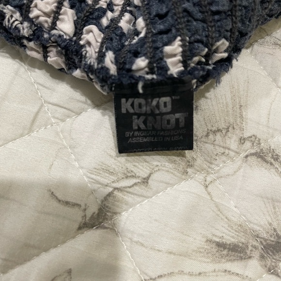 Black and White Women's Top - Picture 4 of 4